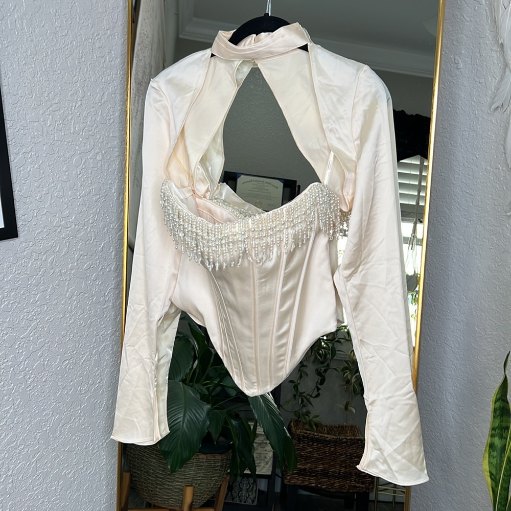 HOUSE OF CB 'Aubrie' Vintage Cream Satin Sleeve Top NWOT - Picture 4 of 9